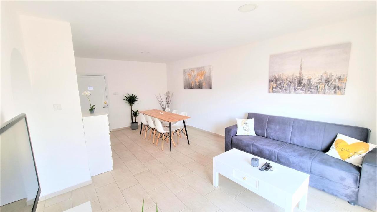 Spacious Lightflooded 2Br Apt / Near Center & Harbour Larnaca Exteriér fotografie