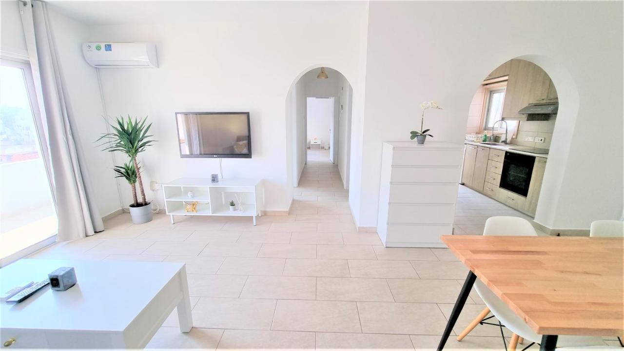 Spacious Lightflooded 2Br Apt / Near Center & Harbour Larnaca Exteriér fotografie