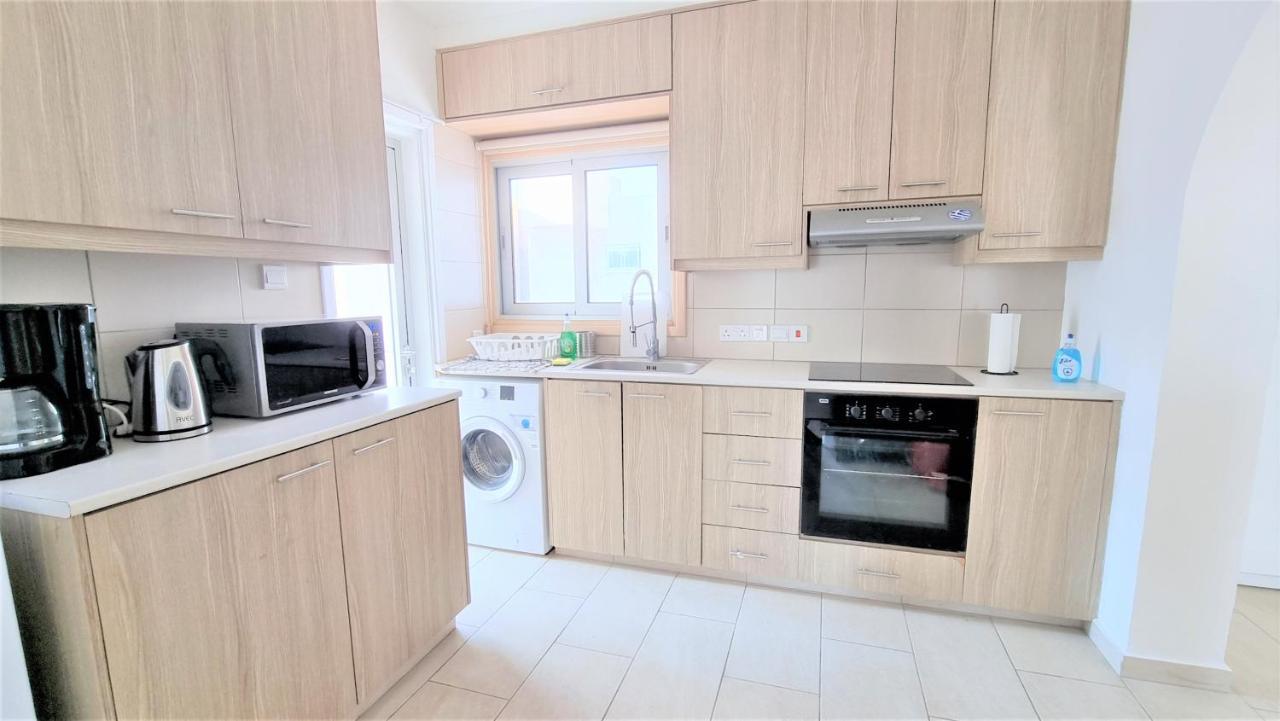 Spacious Lightflooded 2Br Apt / Near Center & Harbour Larnaca Exteriér fotografie